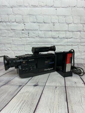 Vintage 1988 Sony Video 8 Camera Recorder CCD-V5 Auto HANDYCAM - UNTESTED AS IS
